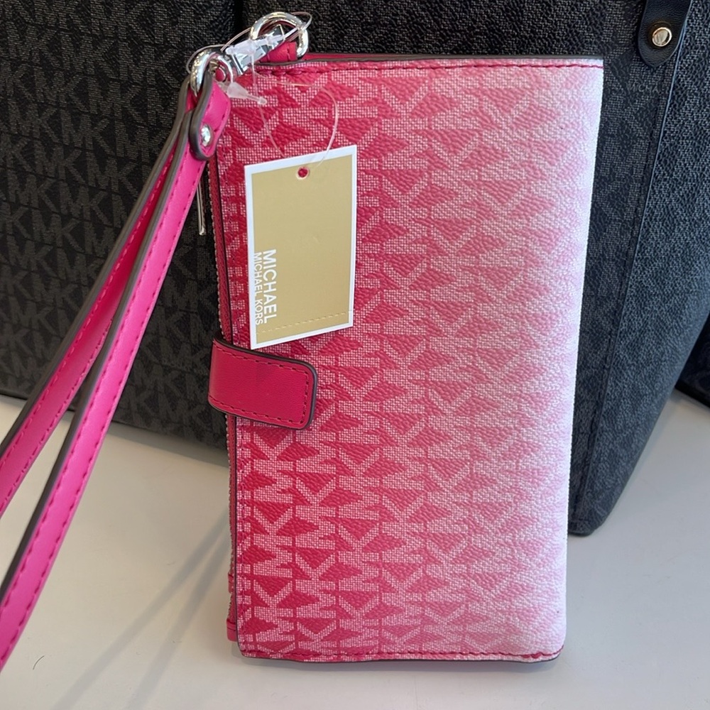 Michael Kors Jet Set Large Ombré Signature Logo Wristlet Wallet Phon
DRAGONFRUIT - Picture 16 of 16